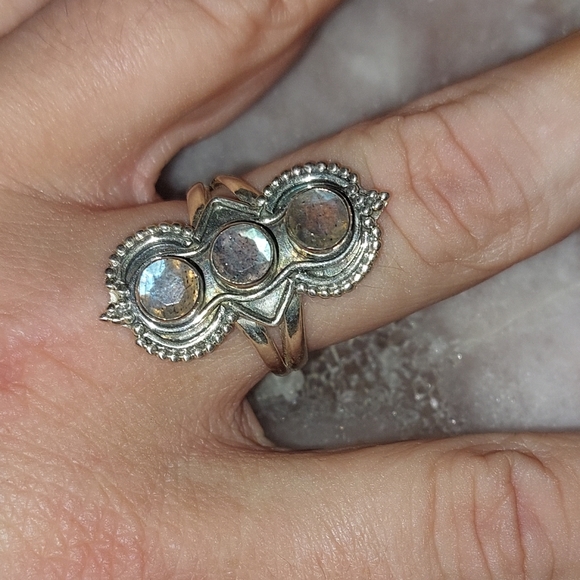 3 Stone Vintage Style Labradorite Silver Ring - Picture 5 of 6